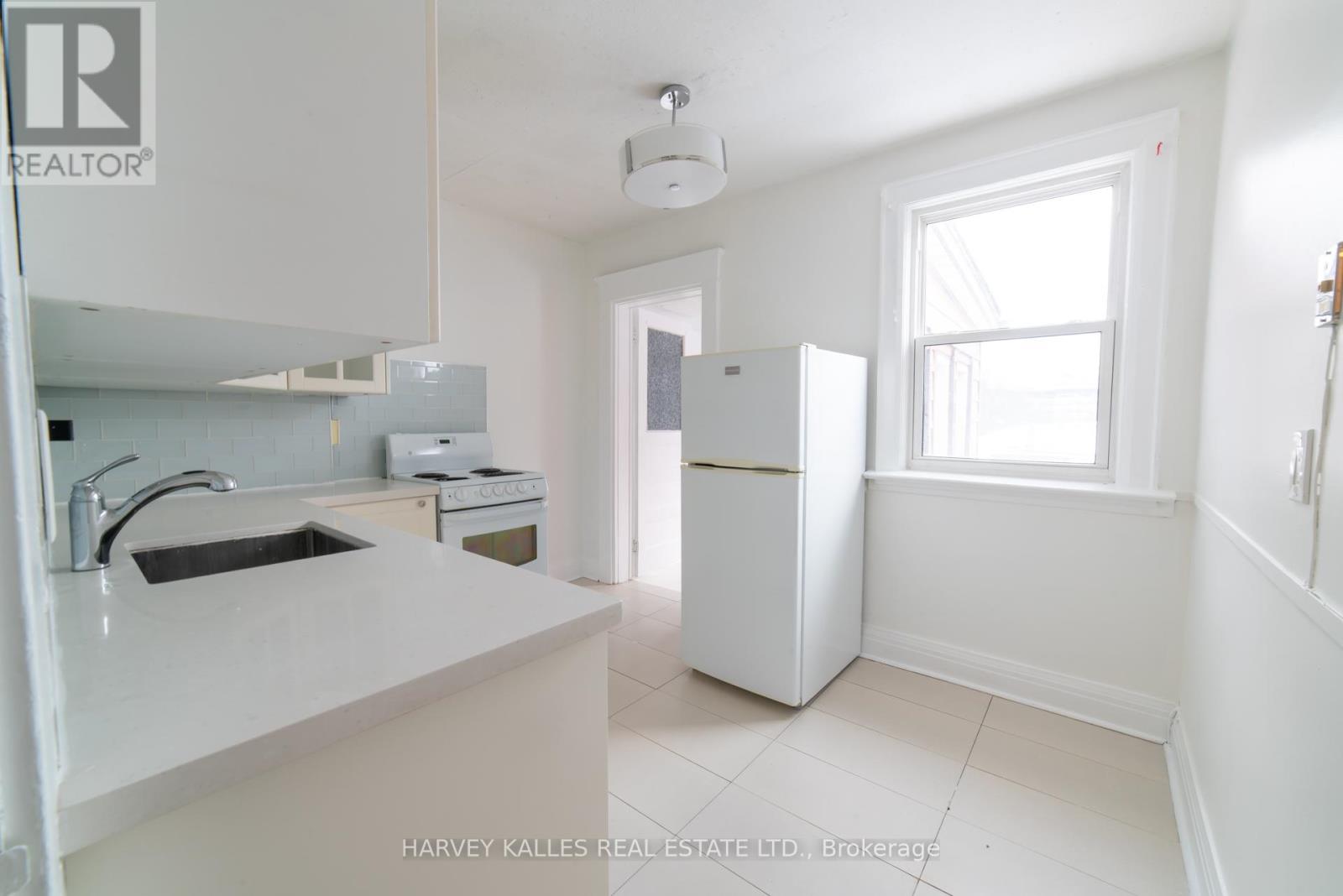 UPPER - 885 DAVENPORT ROAD