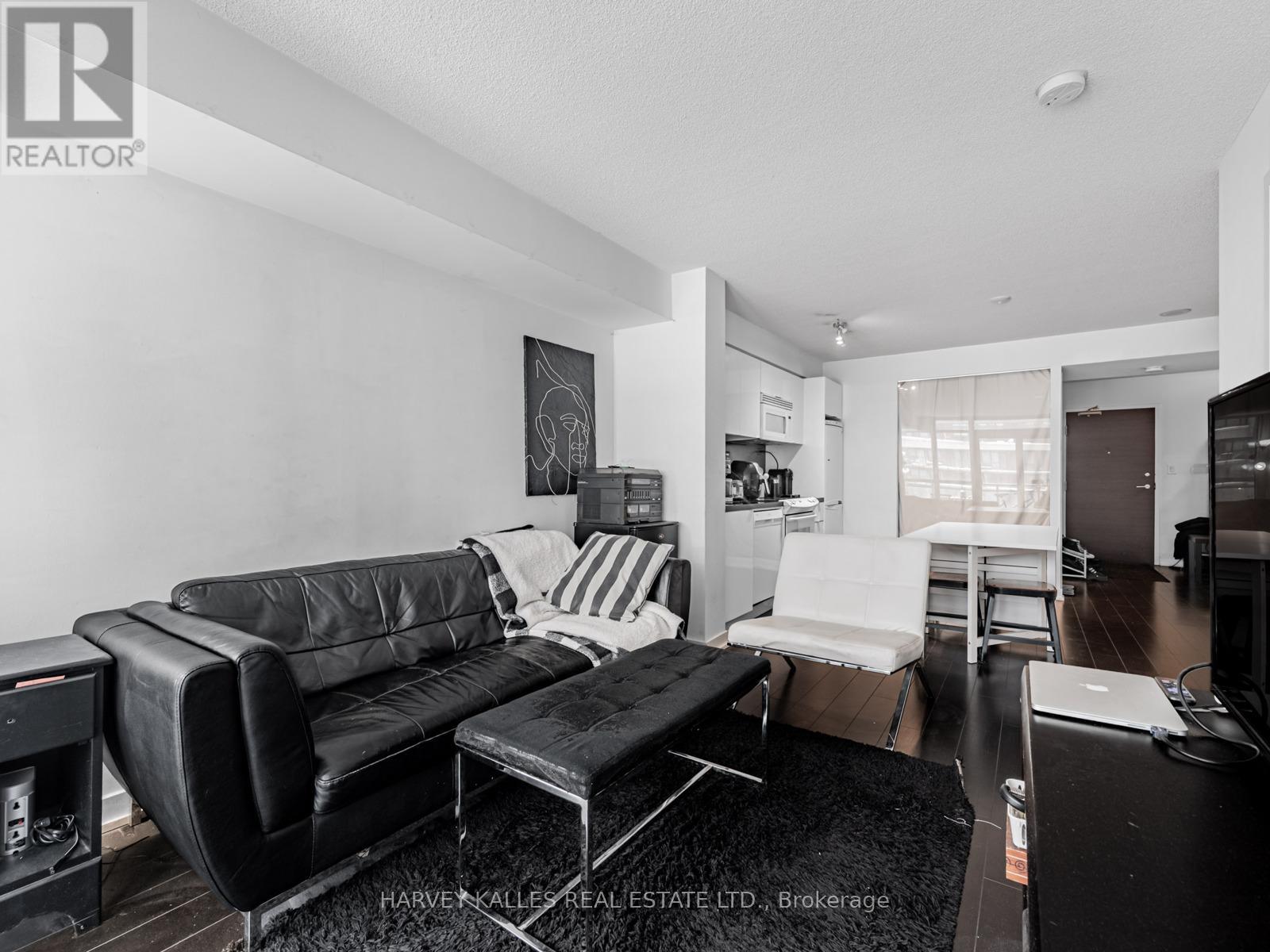 655 - 10 CAPREOL COURT