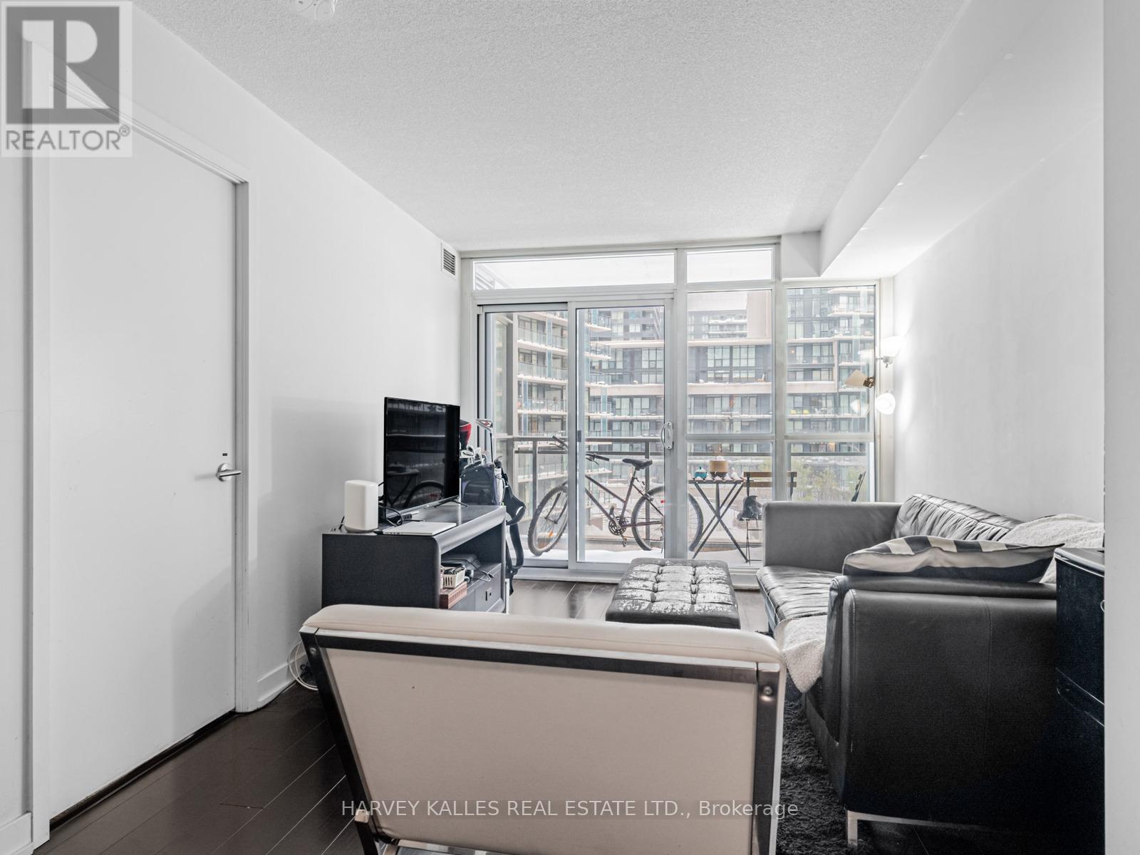 655 - 10 CAPREOL COURT