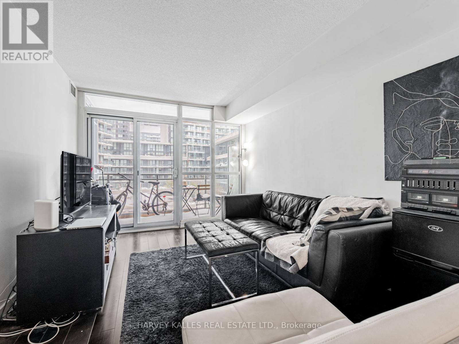 655 - 10 CAPREOL COURT