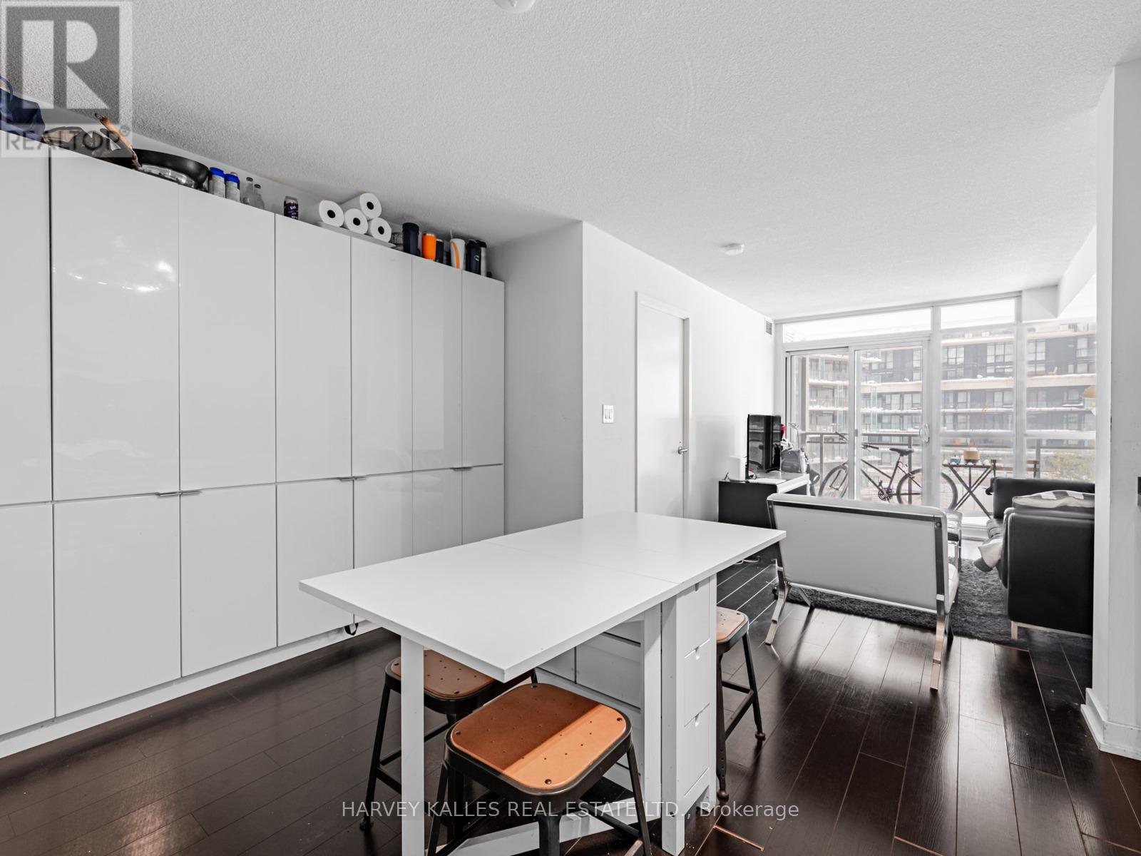 655 - 10 CAPREOL COURT