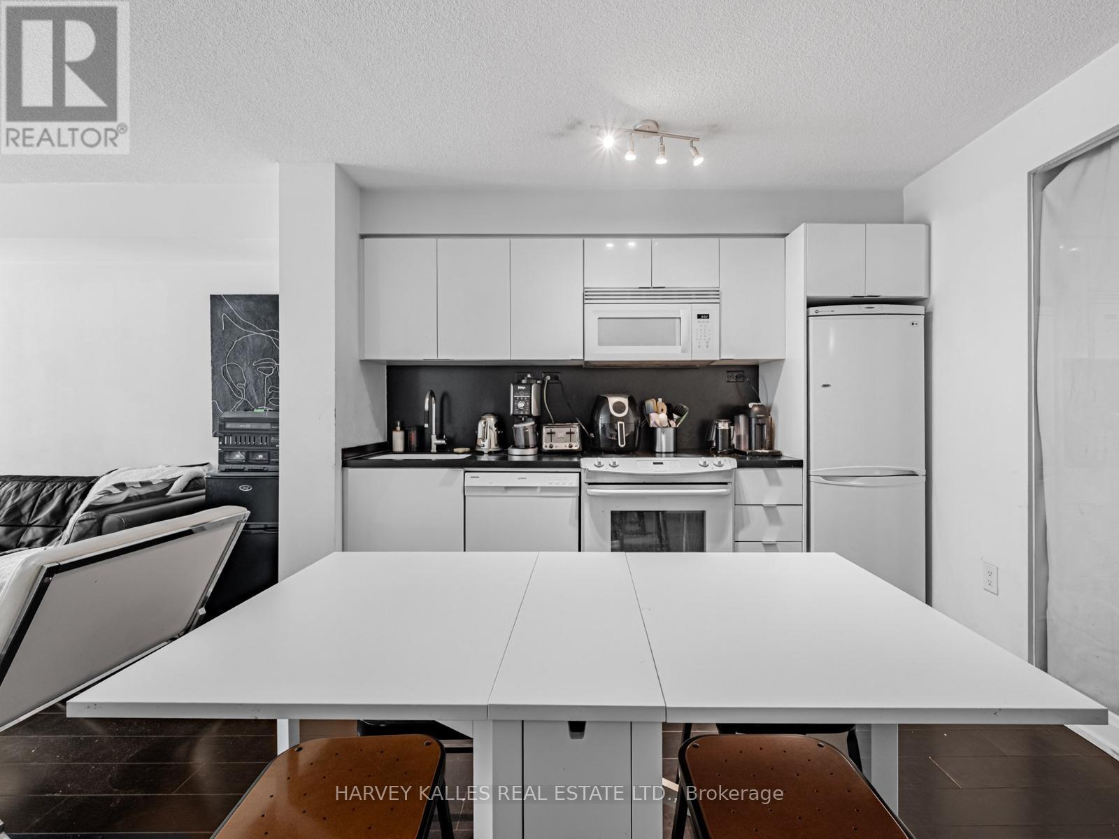 655 - 10 CAPREOL COURT