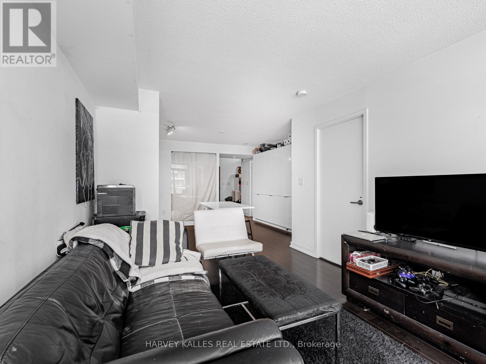 655 - 10 CAPREOL COURT