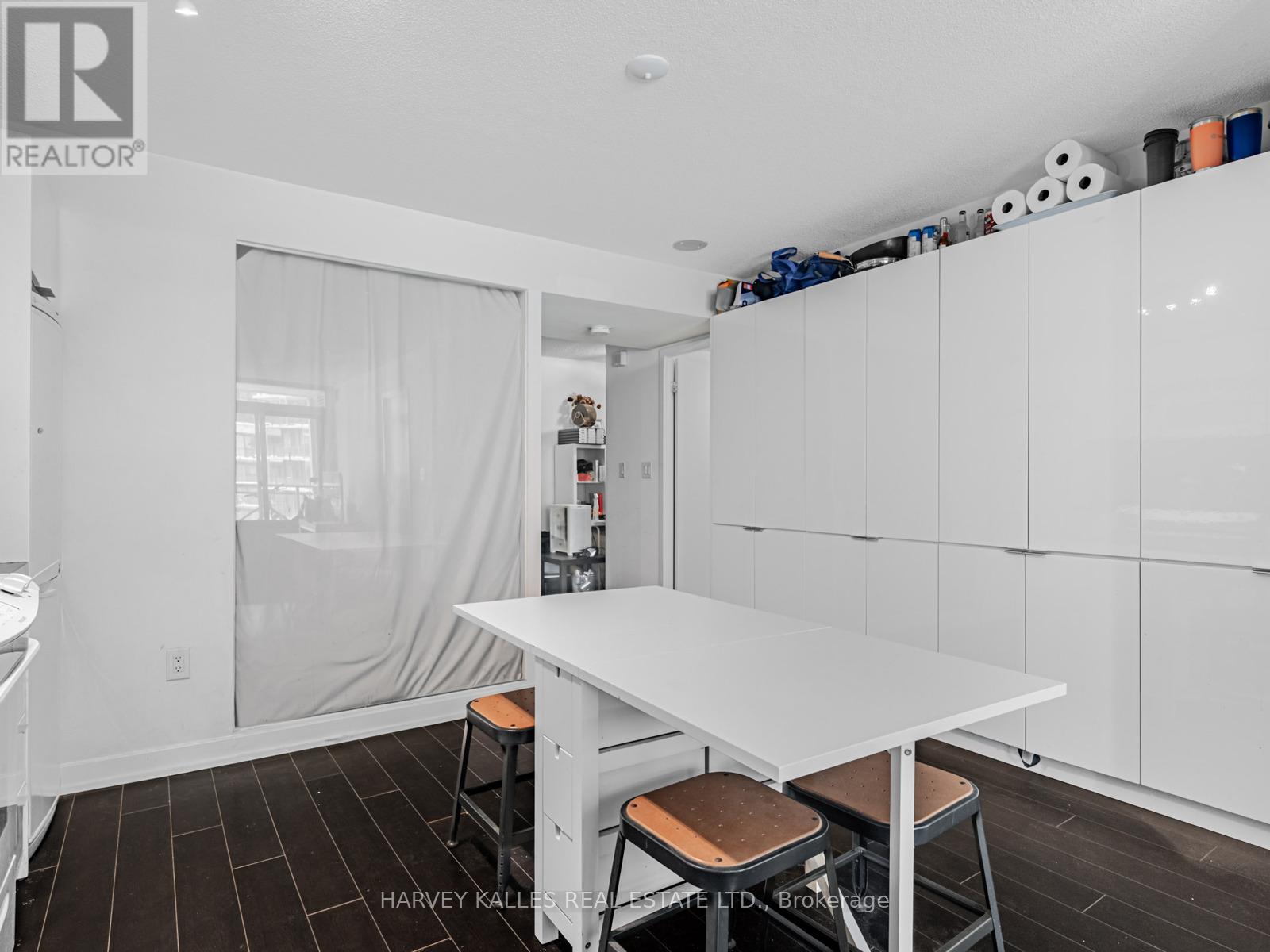 655 - 10 CAPREOL COURT