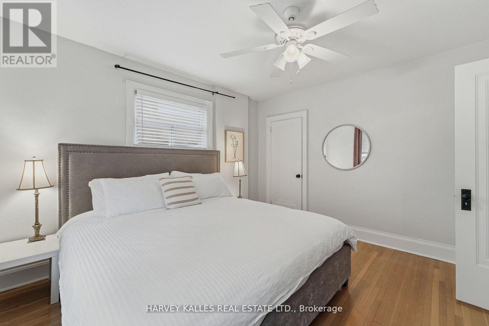 202 DINNICK CRESCENT