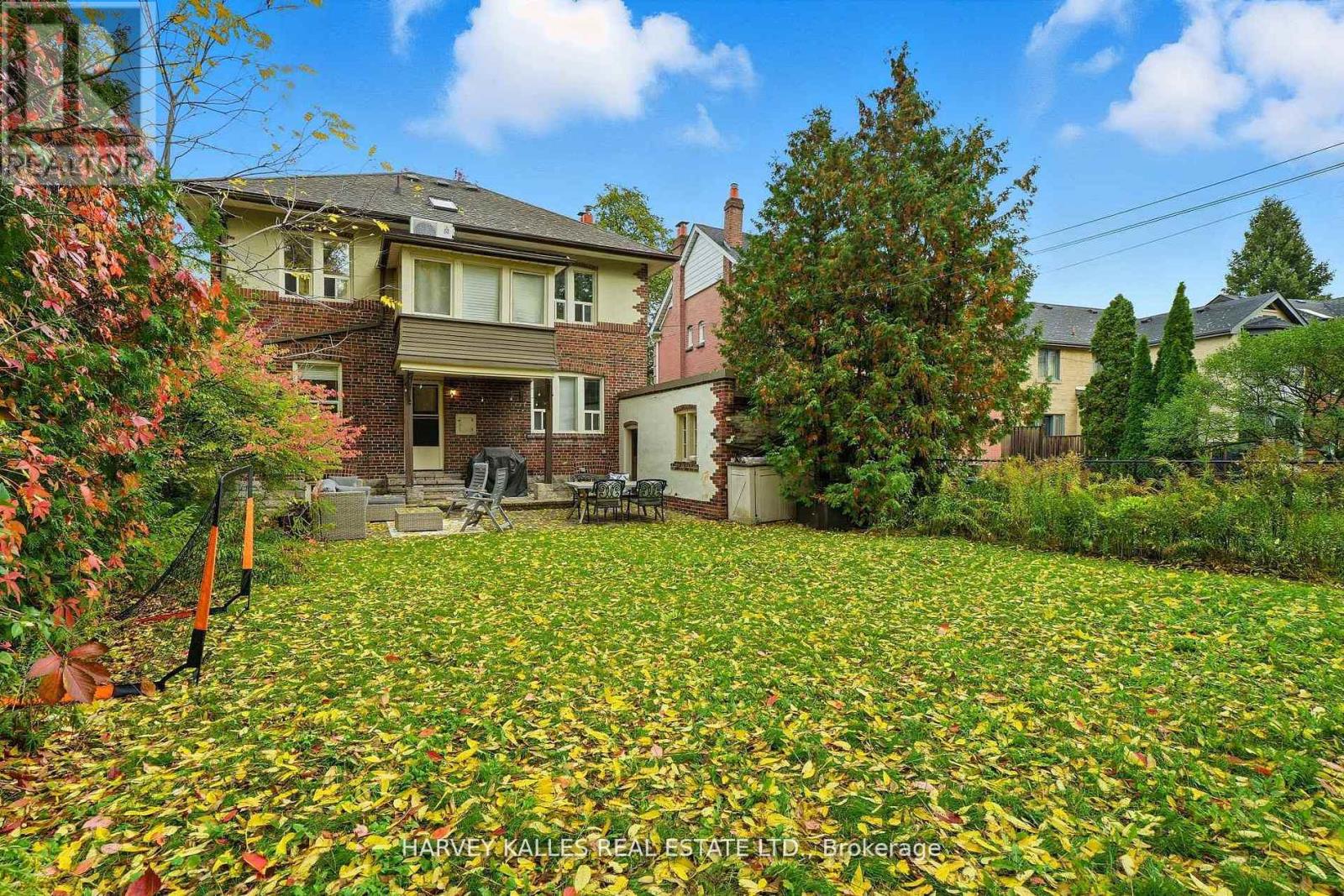 202 DINNICK CRESCENT