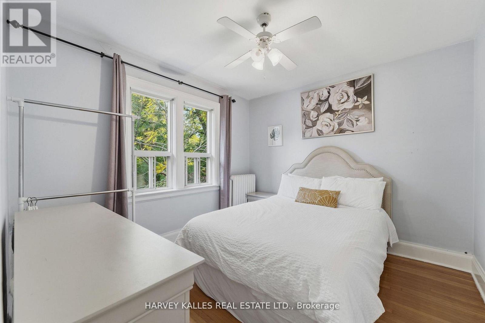 202 DINNICK CRESCENT