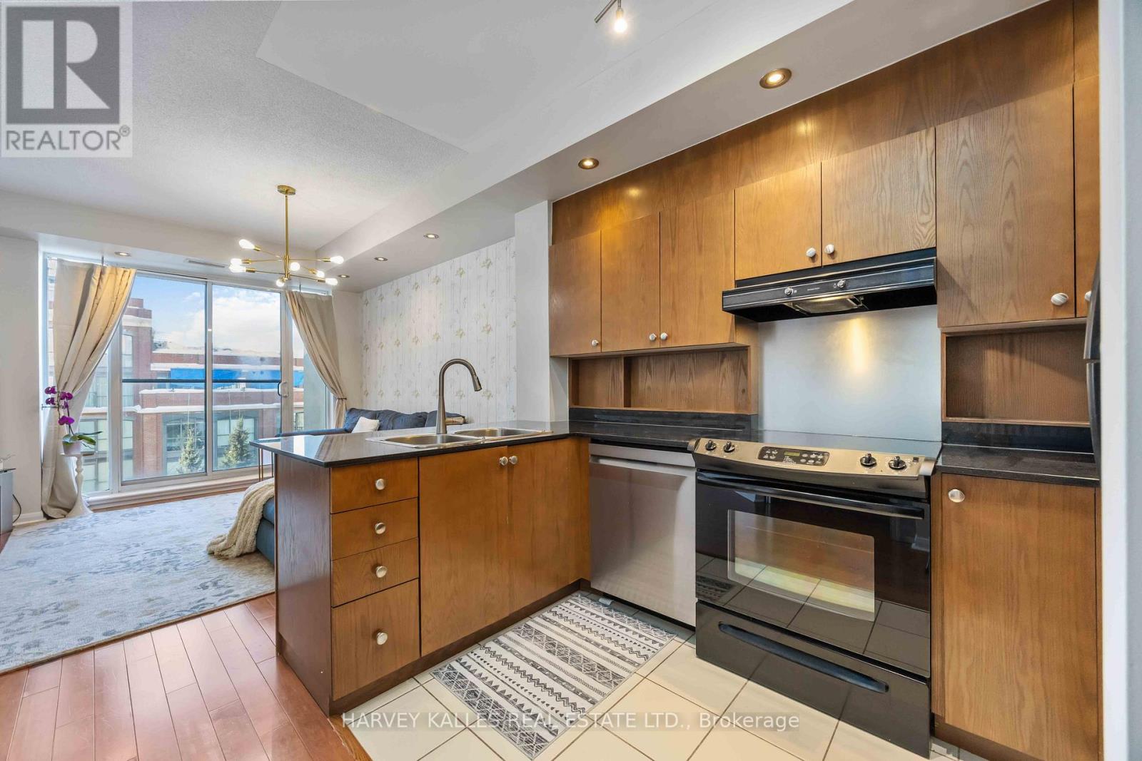 601 - 18 BEVERLEY STREET