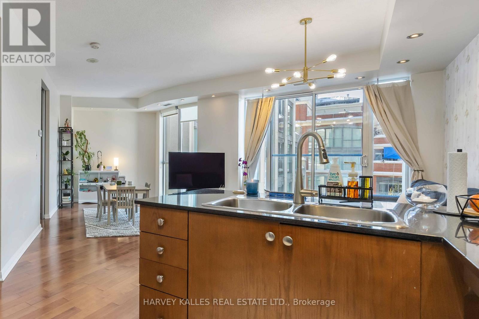 601 - 18 BEVERLEY STREET