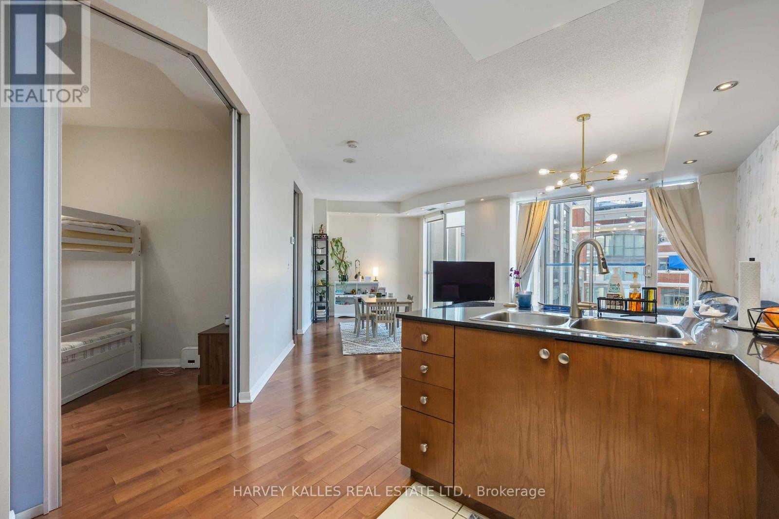 601 - 18 BEVERLEY STREET