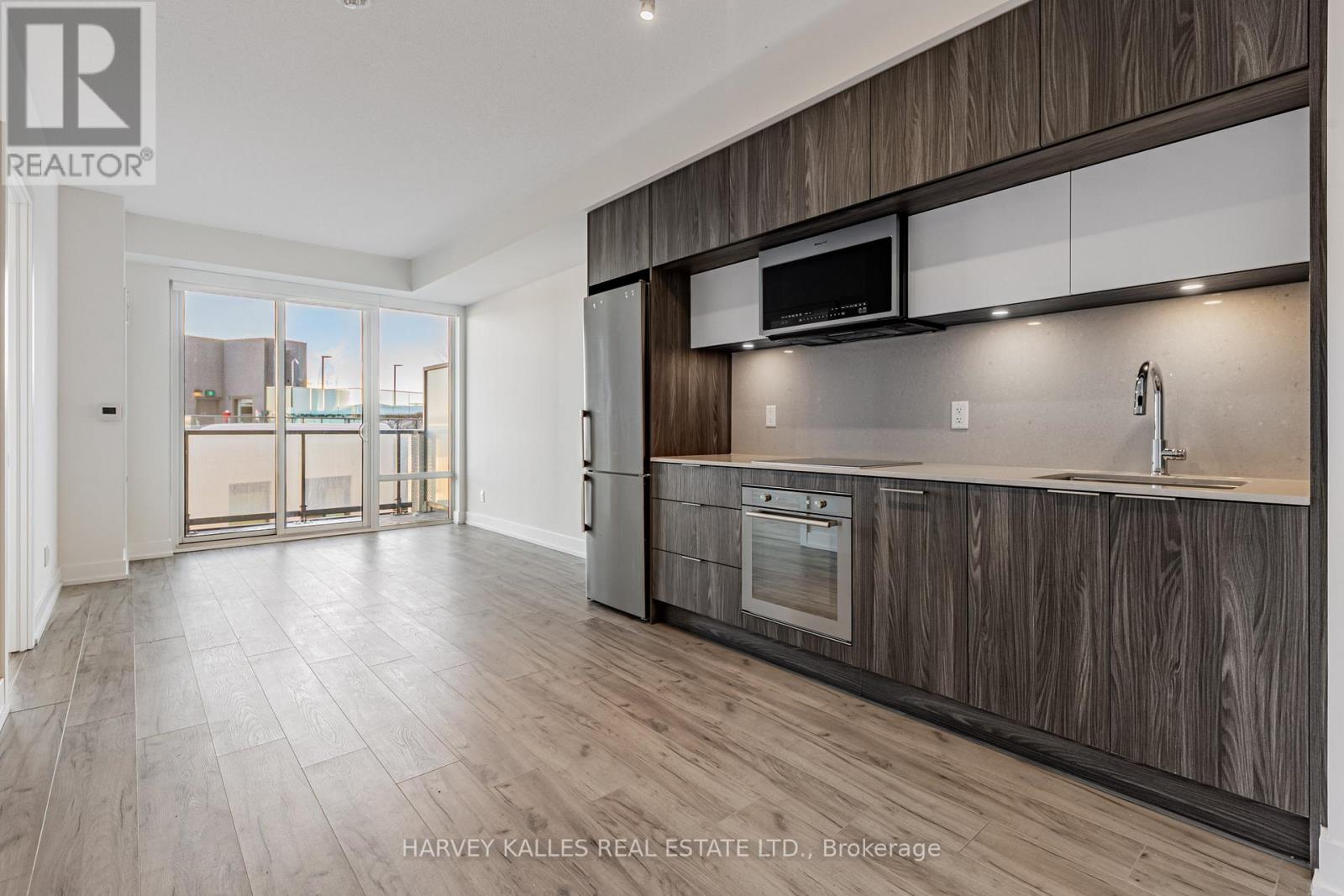 708 - 25 ADRA GRADO WAY W