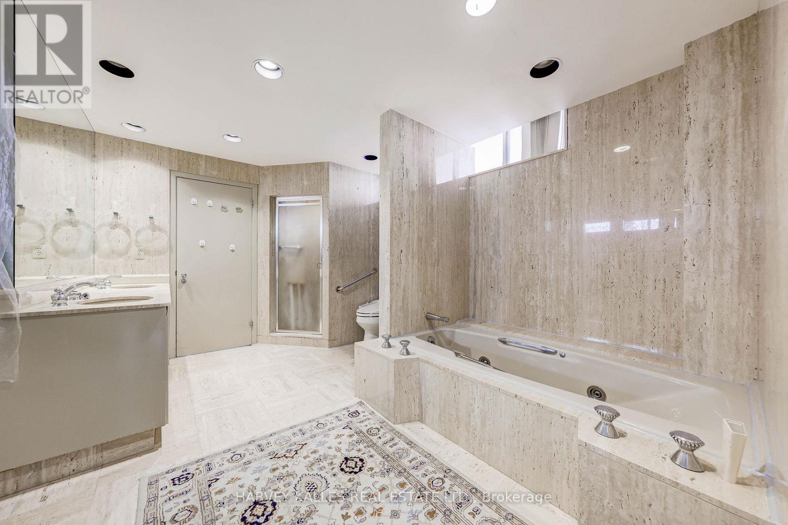 1001 - 2600 BATHURST STREET