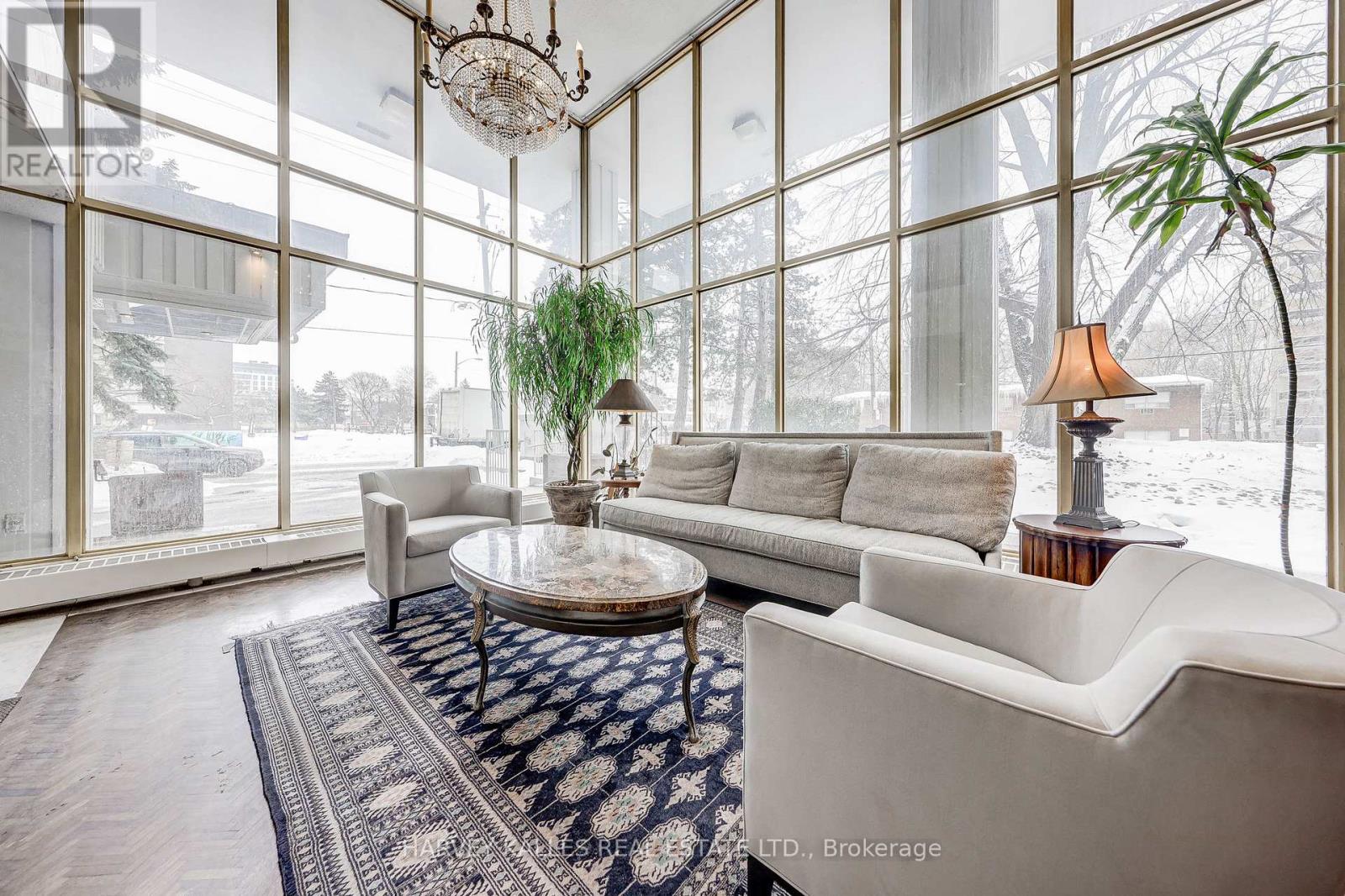 1001 - 2600 BATHURST STREET