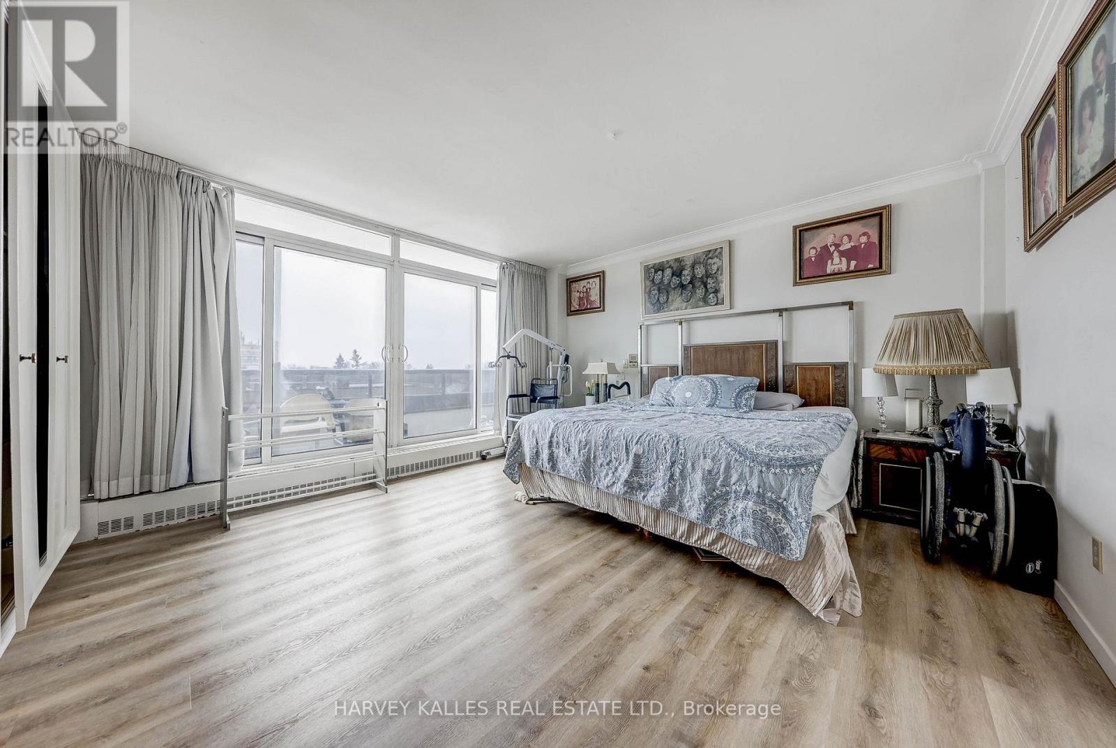 1001 - 2600 BATHURST STREET