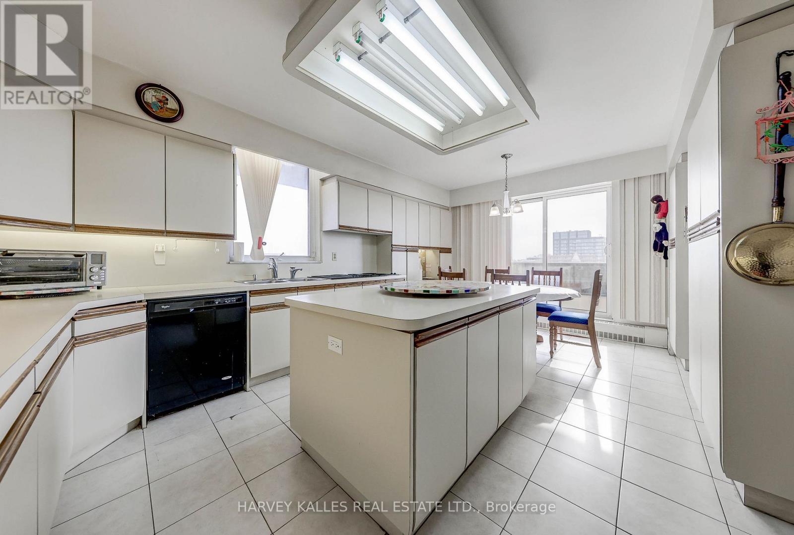 1001 - 2600 BATHURST STREET