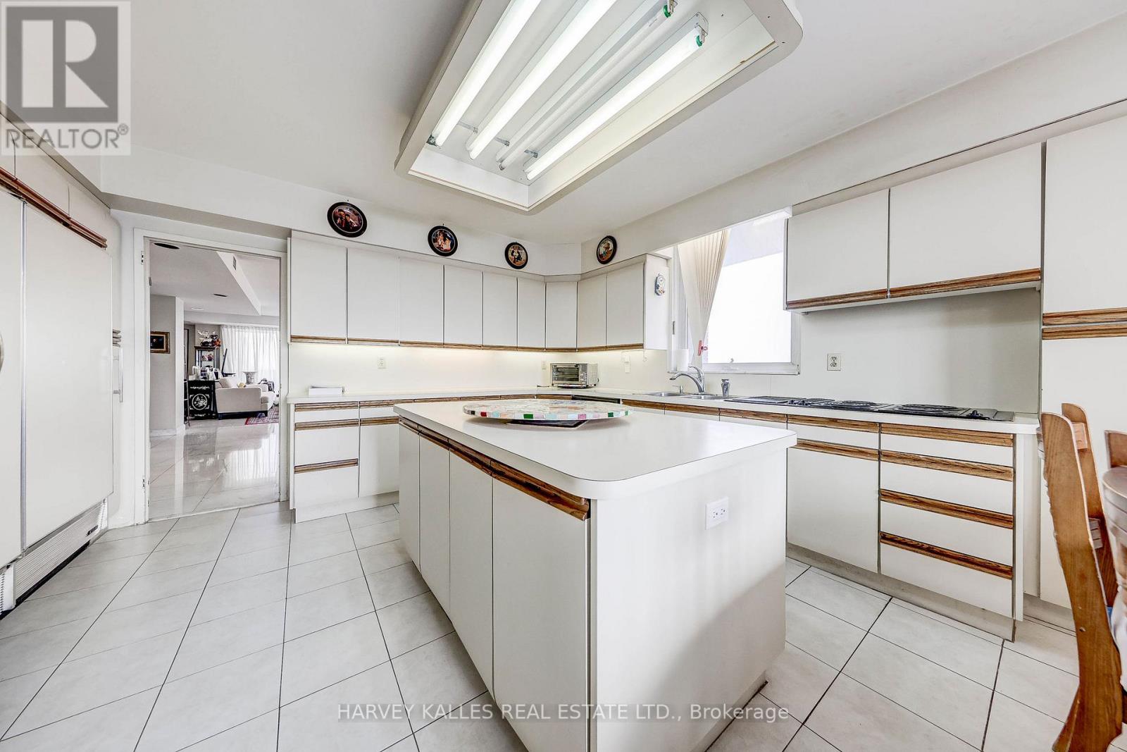 1001 - 2600 BATHURST STREET