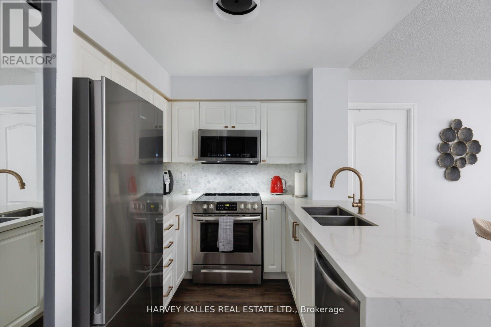 302 - 30 HAYDEN STREET