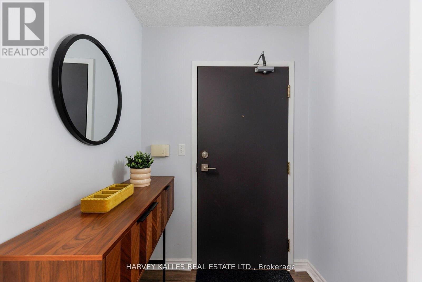 302 - 30 HAYDEN STREET