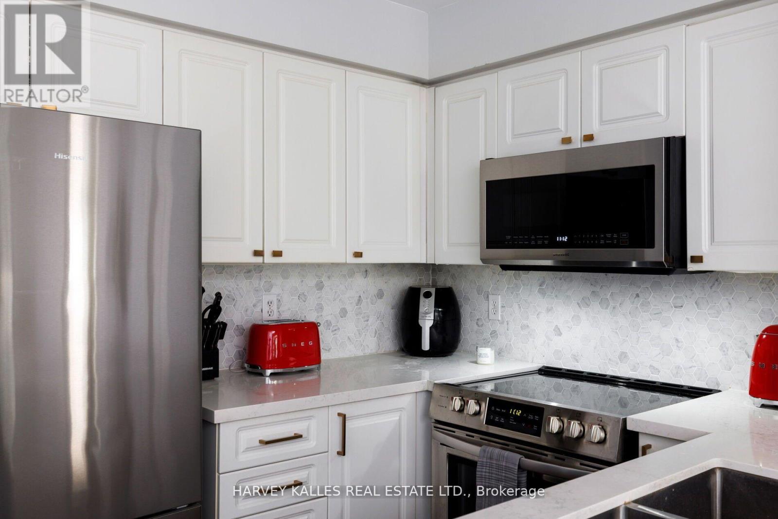 302 - 30 HAYDEN STREET