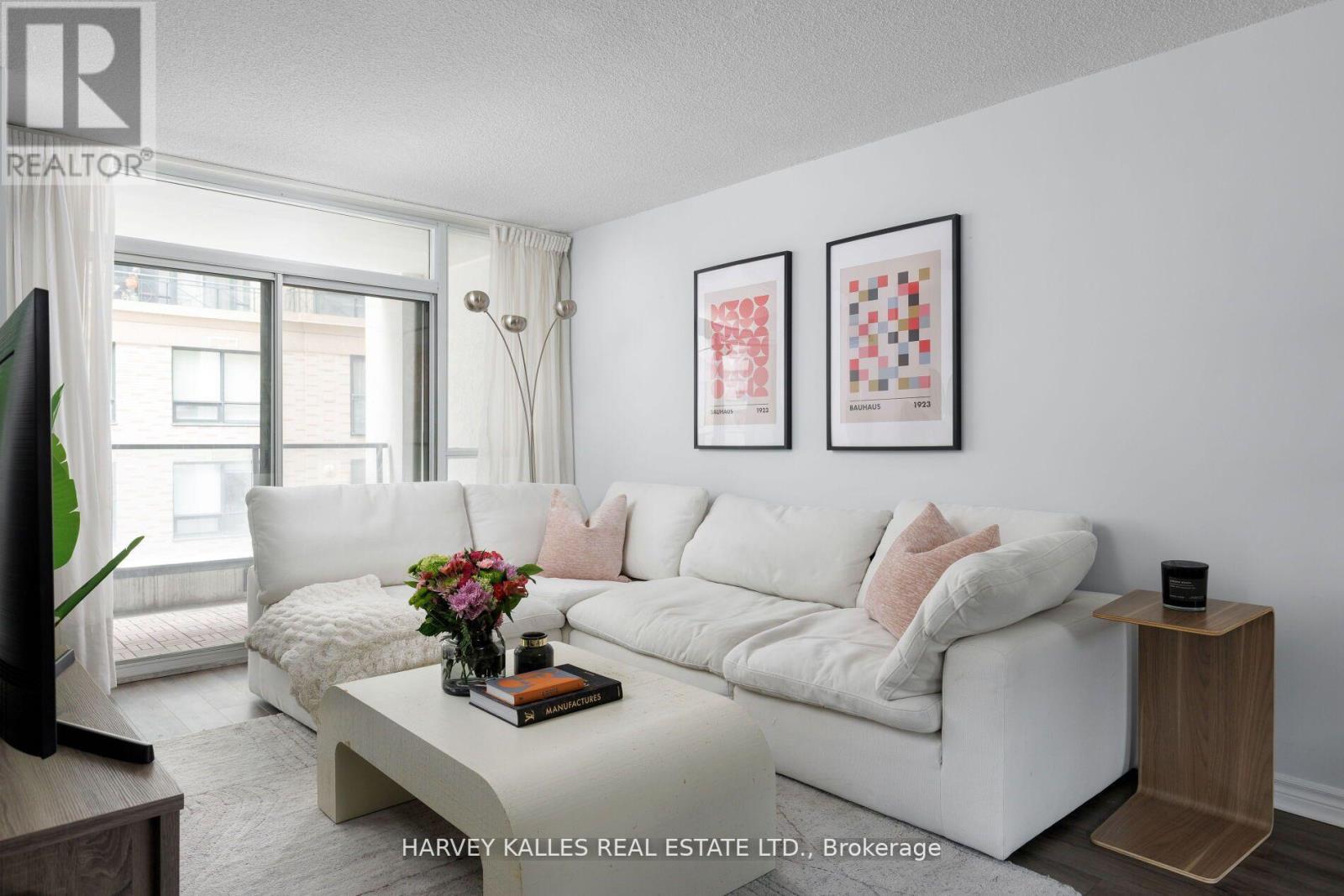 302 - 30 HAYDEN STREET