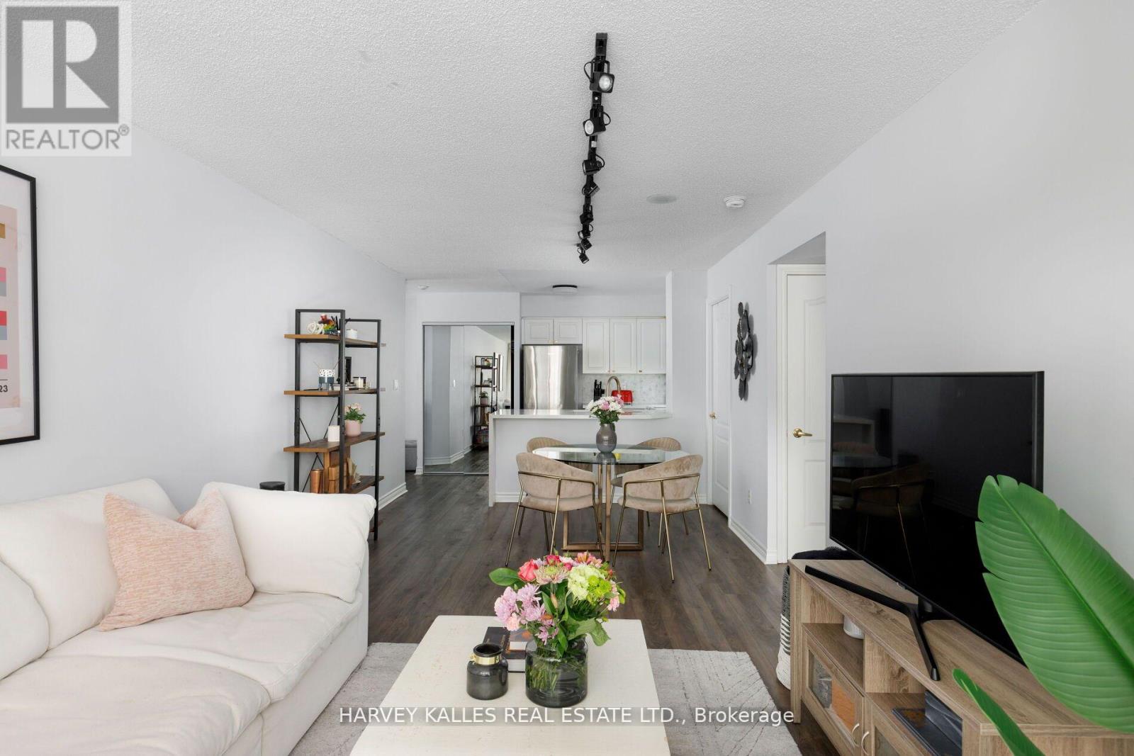 302 - 30 HAYDEN STREET