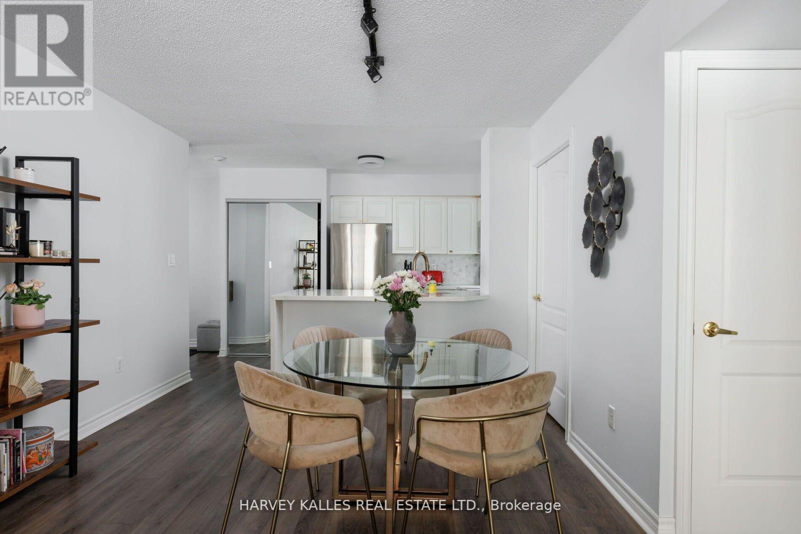 302 - 30 HAYDEN STREET