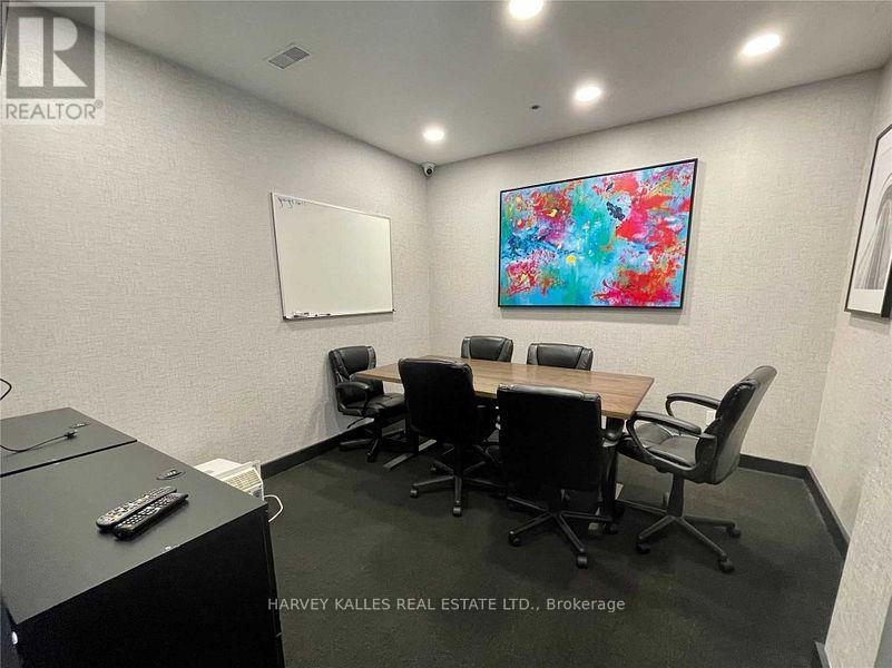 PH832 - 1029 KING STREET W