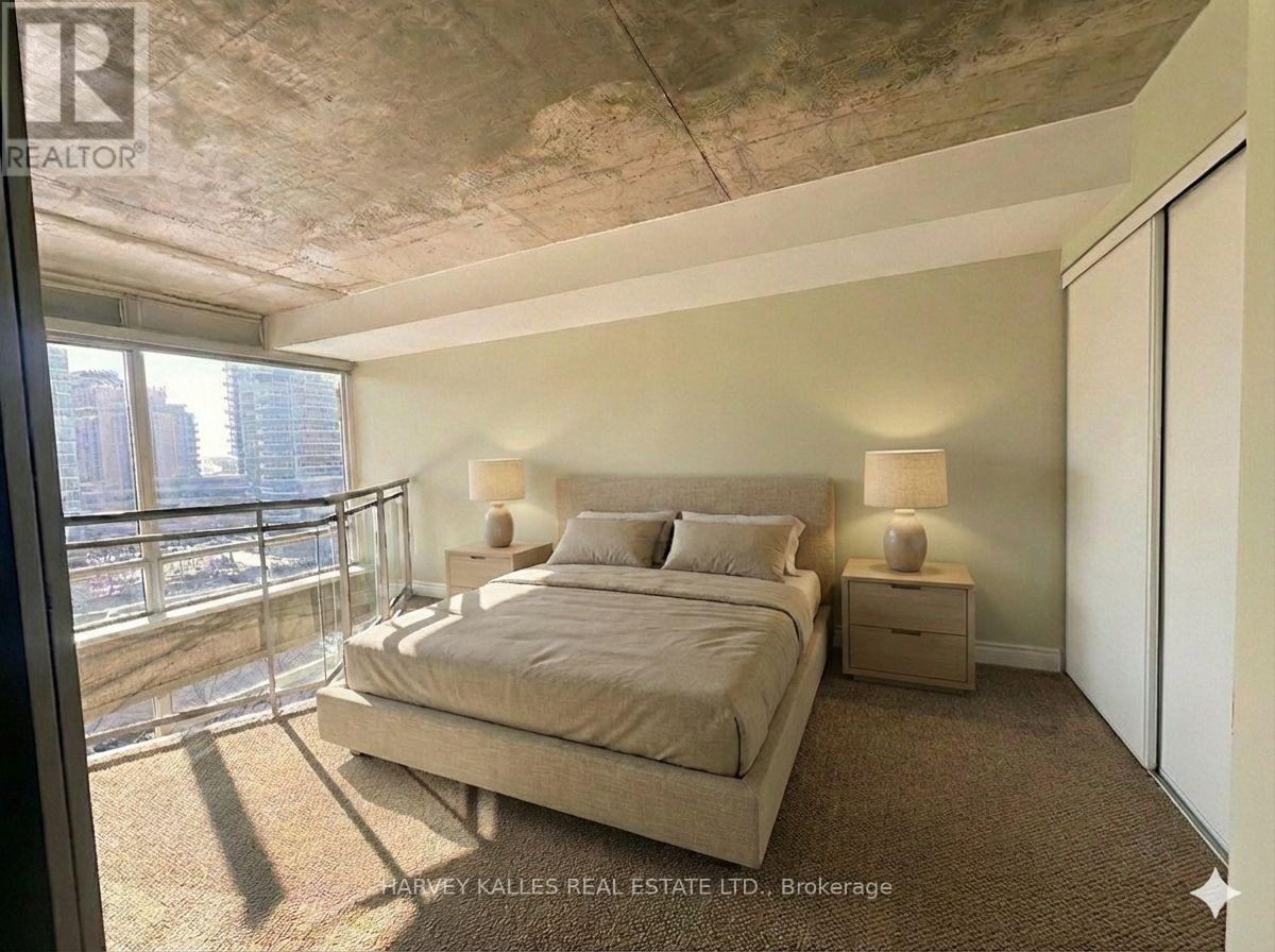 PH832 - 1029 KING STREET W