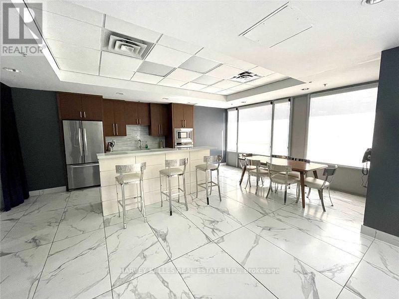 PH832 - 1029 KING STREET W