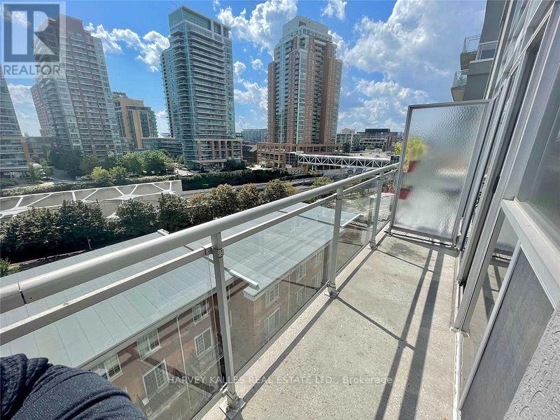 PH832 - 1029 KING STREET W