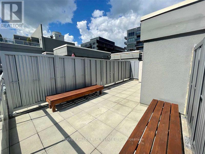 PH832 - 1029 KING STREET W