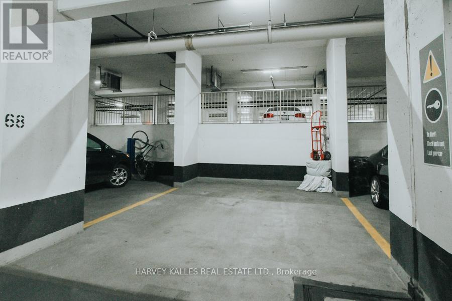 PH832 - 1029 KING STREET W