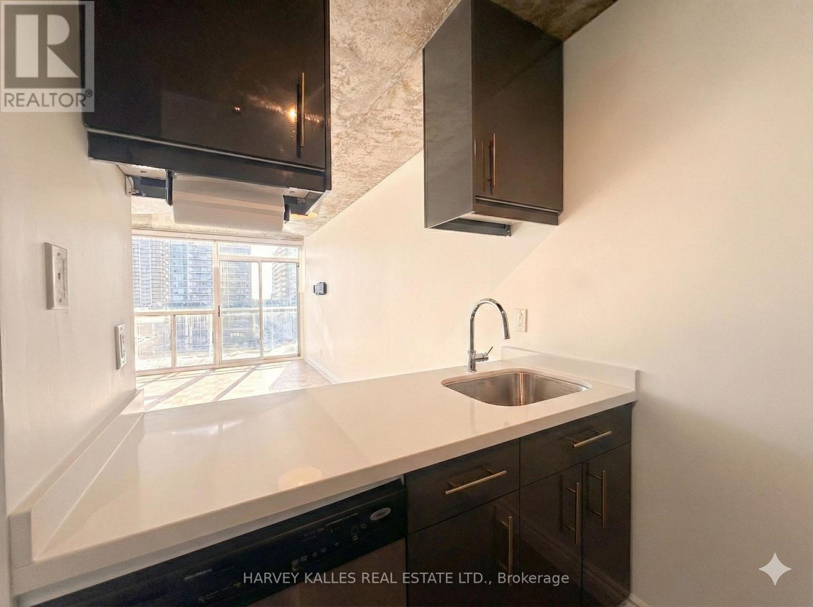 PH832 - 1029 KING STREET W