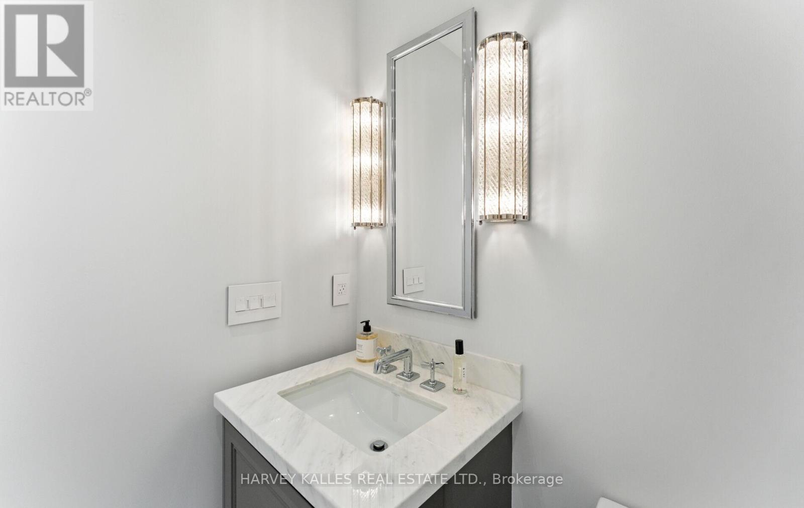 3502 - 200 CUMBERLAND STREET