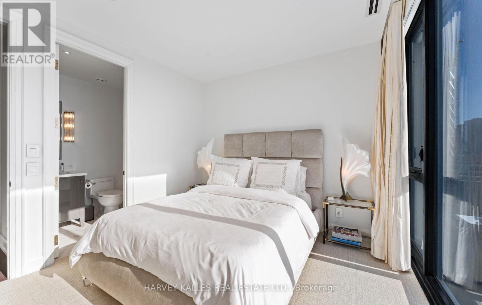 3502 - 200 CUMBERLAND STREET