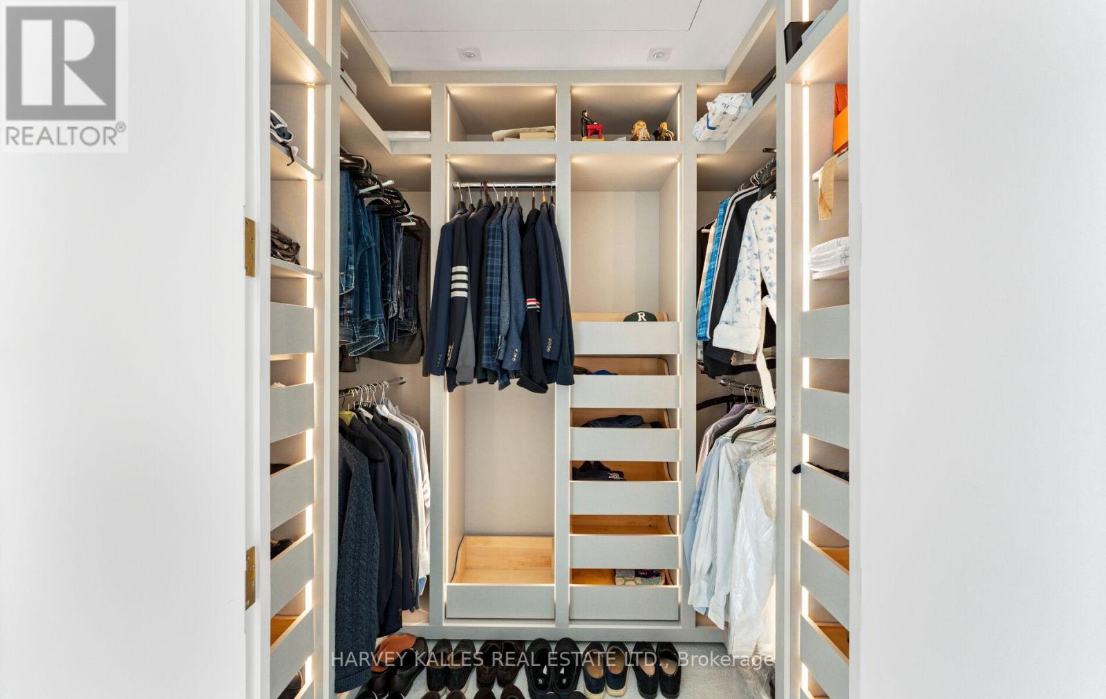 3502 - 200 CUMBERLAND STREET