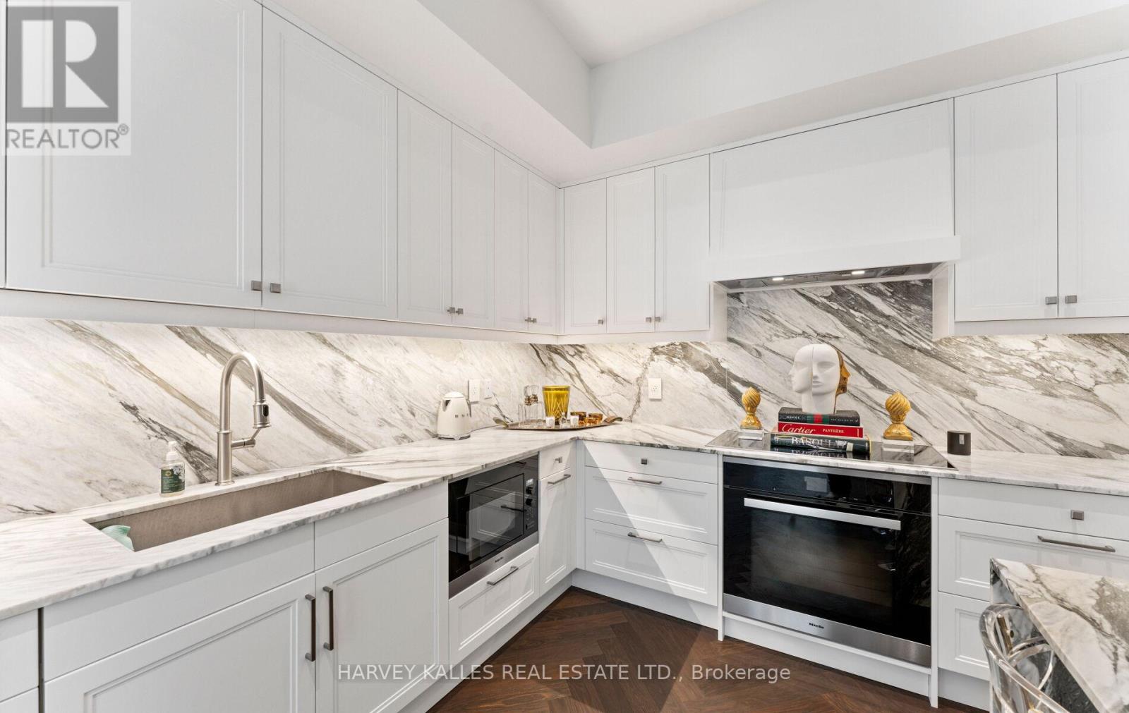 3502 - 200 CUMBERLAND STREET