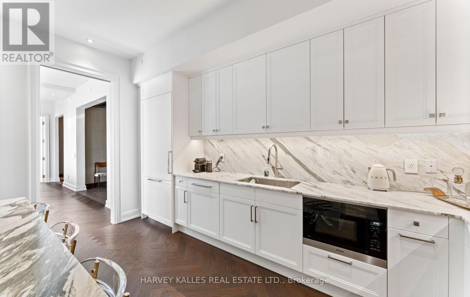 3502 - 200 CUMBERLAND STREET