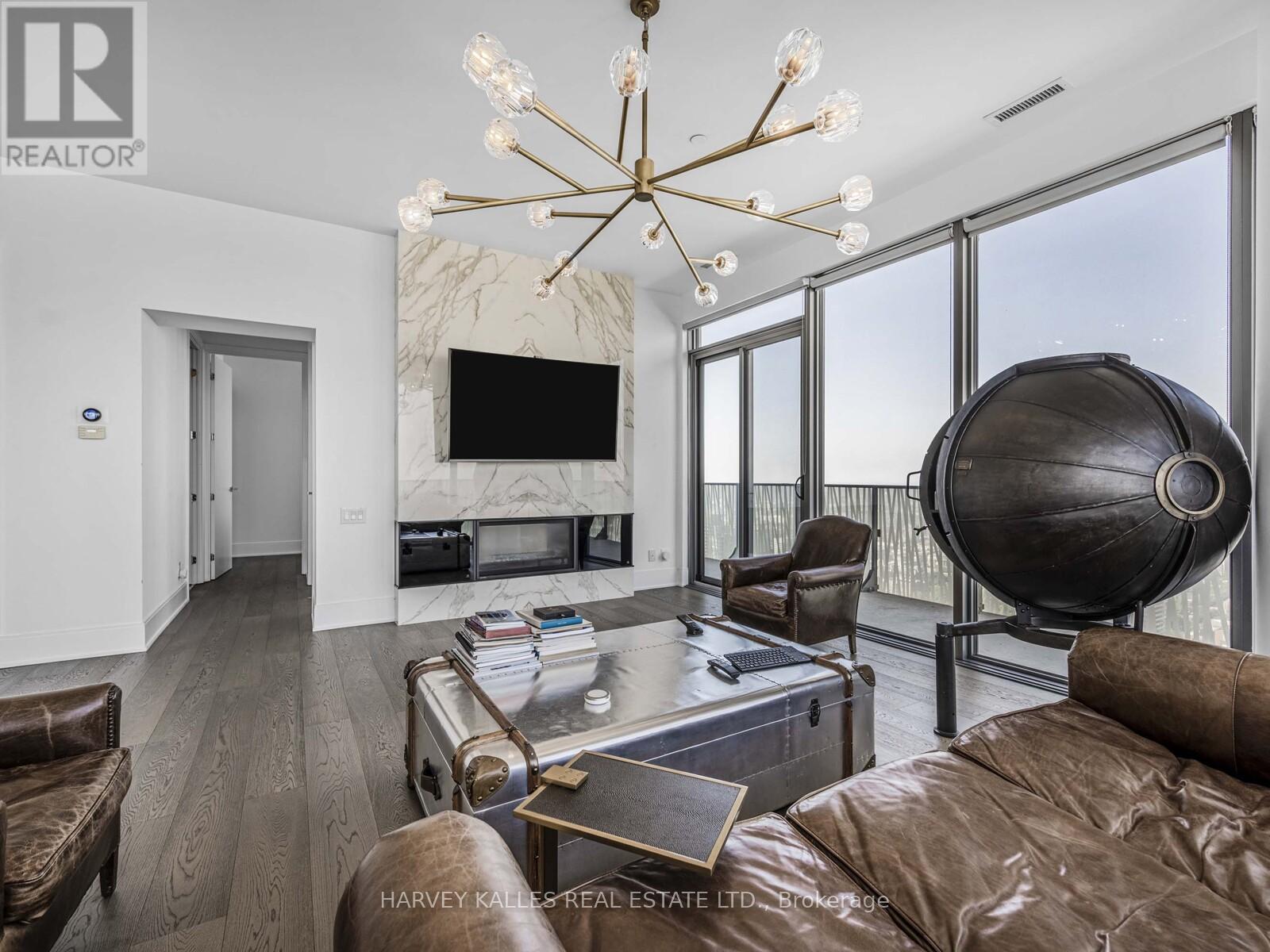 PH 5605 - 42 CHARLES STREET E