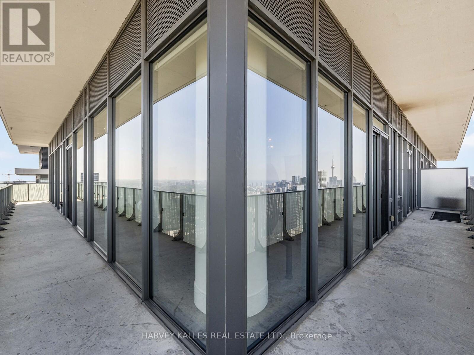 PH 5605 - 42 CHARLES STREET E