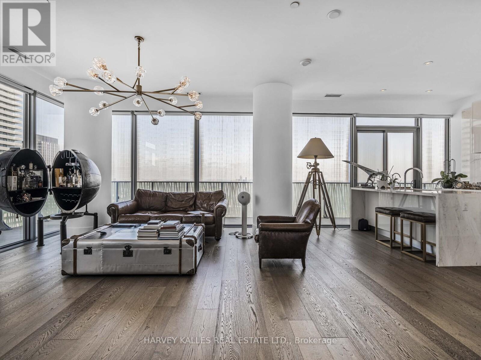 PH 5605 - 42 CHARLES STREET E