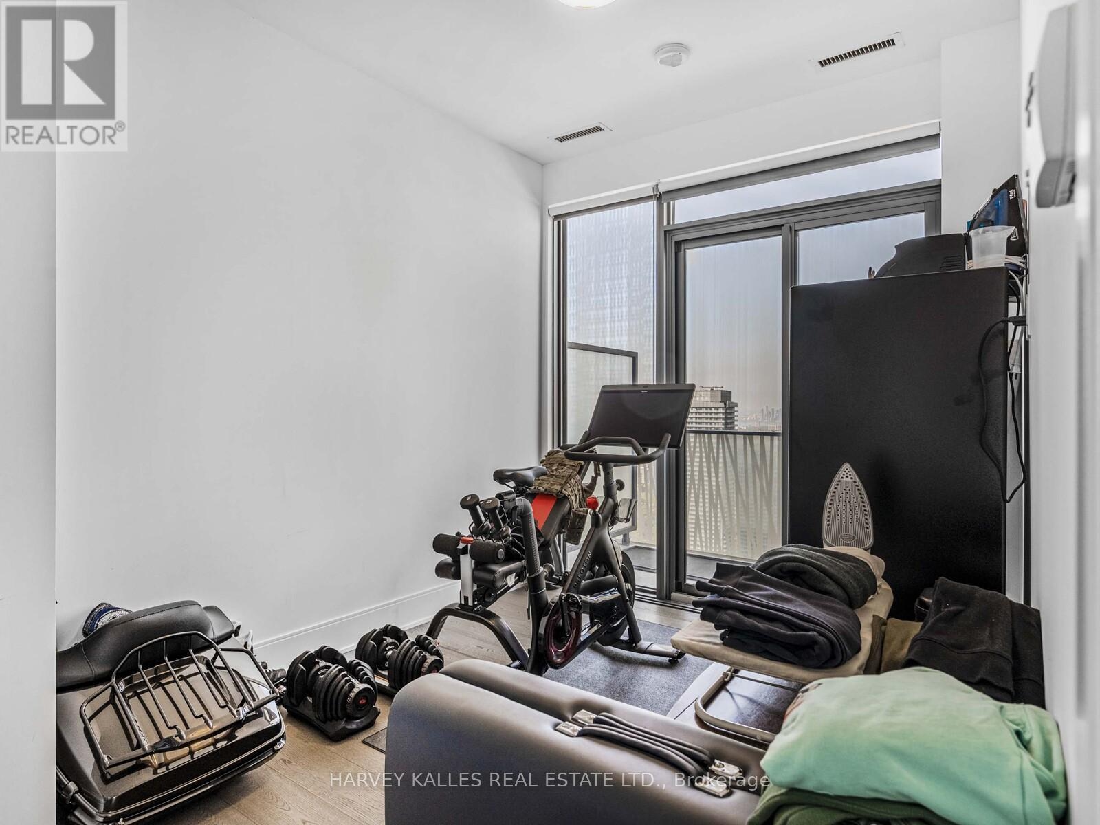 PH 5605 - 42 CHARLES STREET E