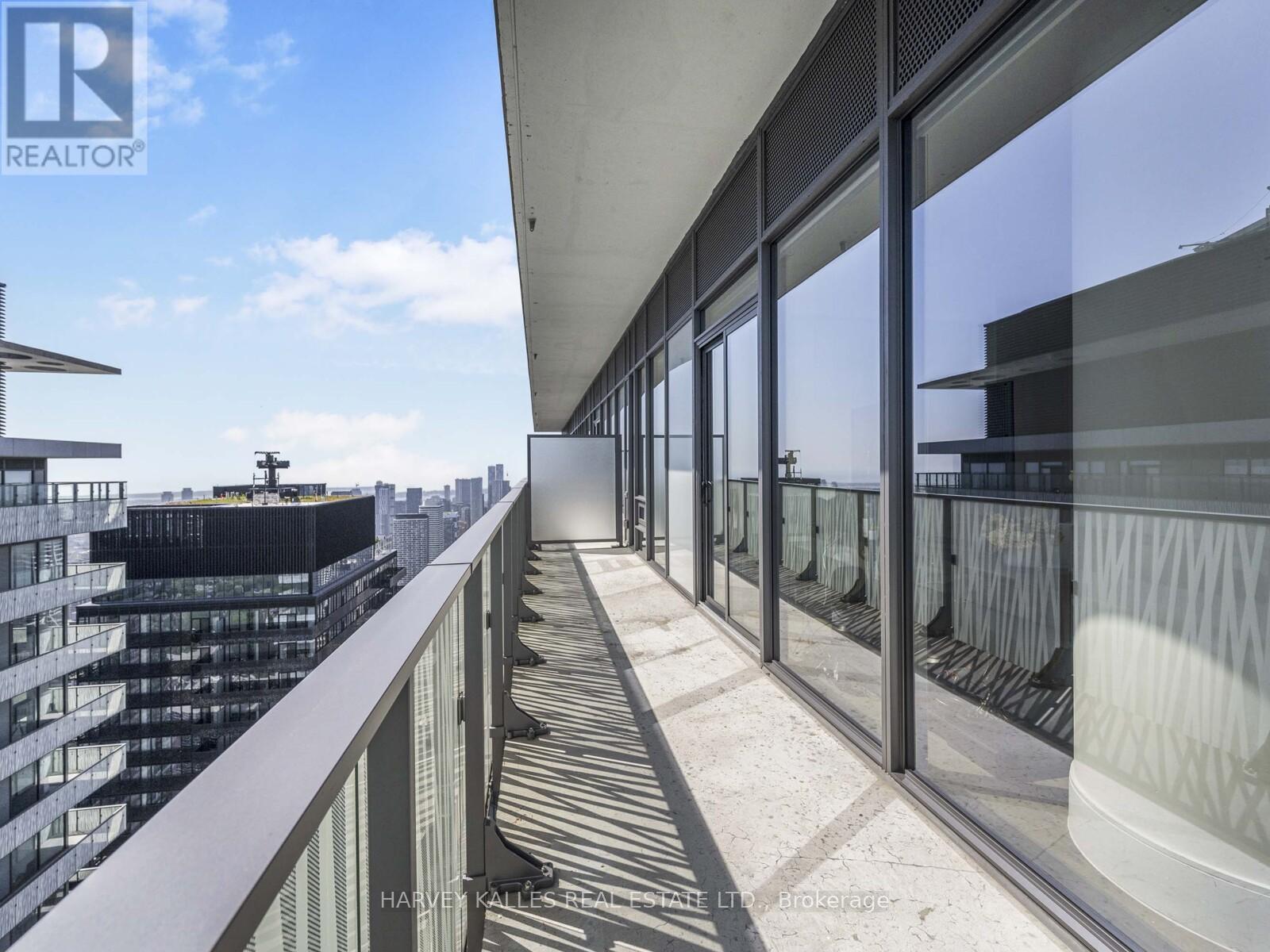 PH 5605 - 42 CHARLES STREET E