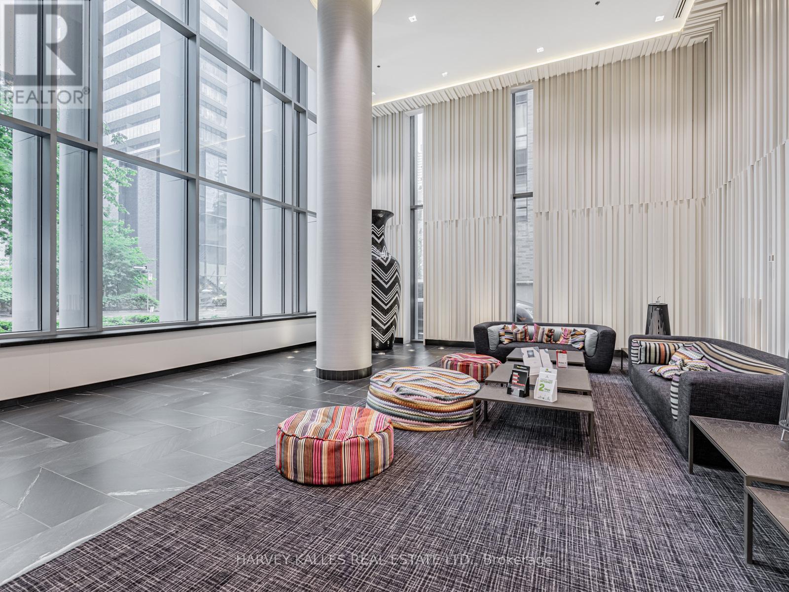 PH 5605 - 42 CHARLES STREET E