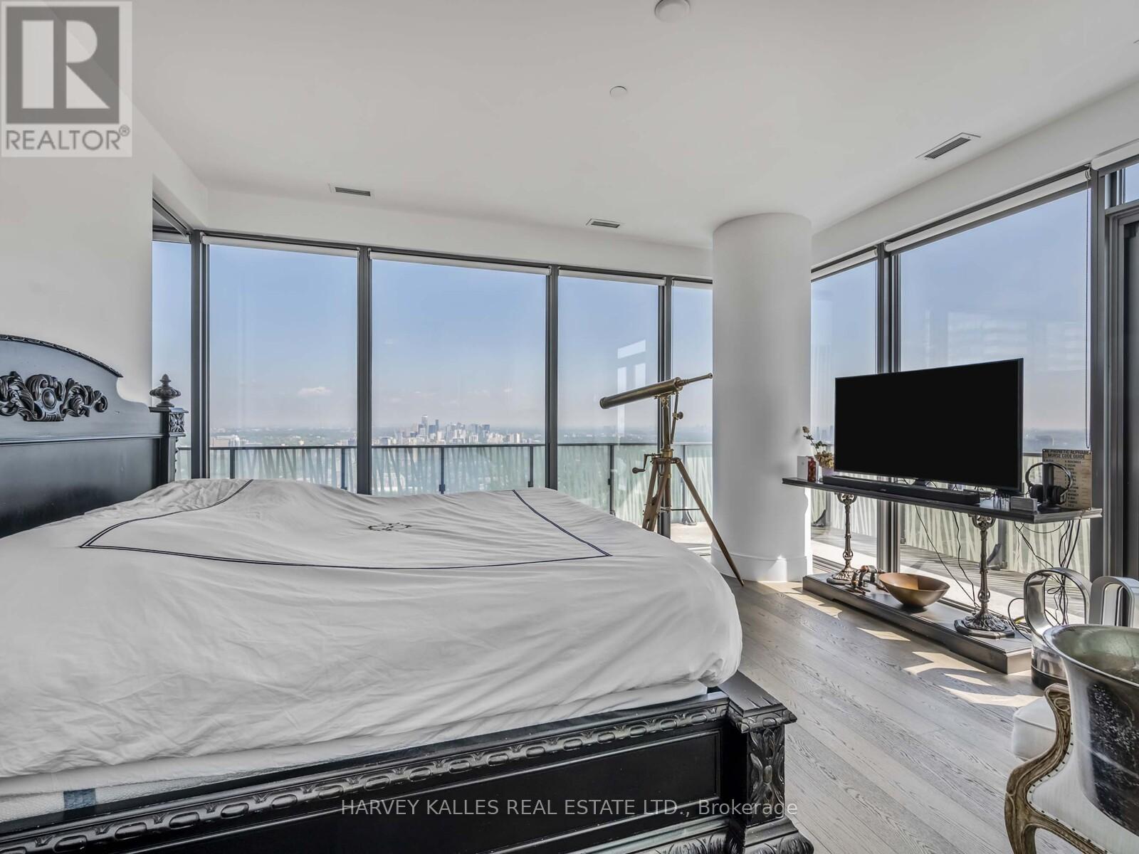 PH 5605 - 42 CHARLES STREET E