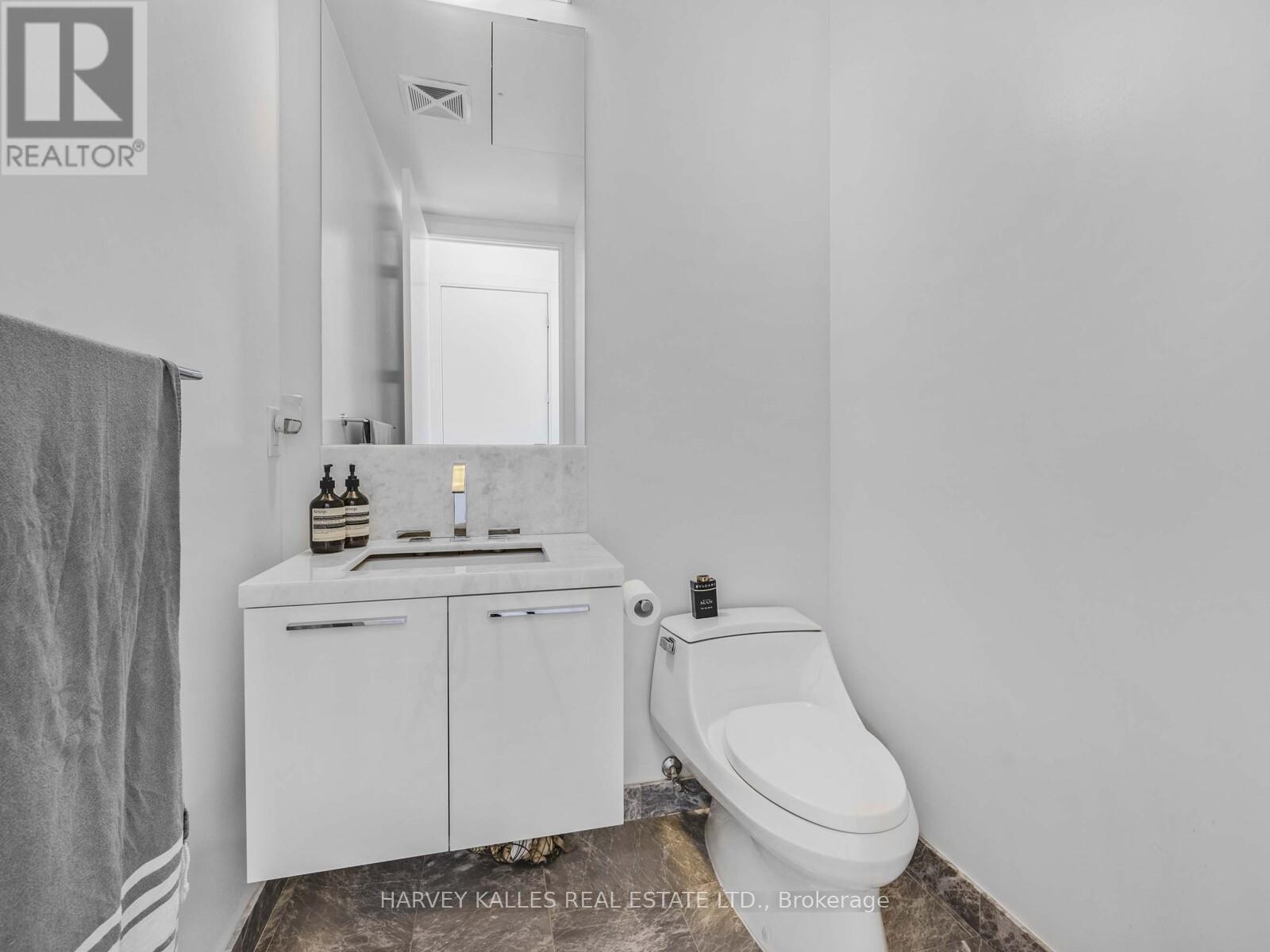 PH 5605 - 42 CHARLES STREET E