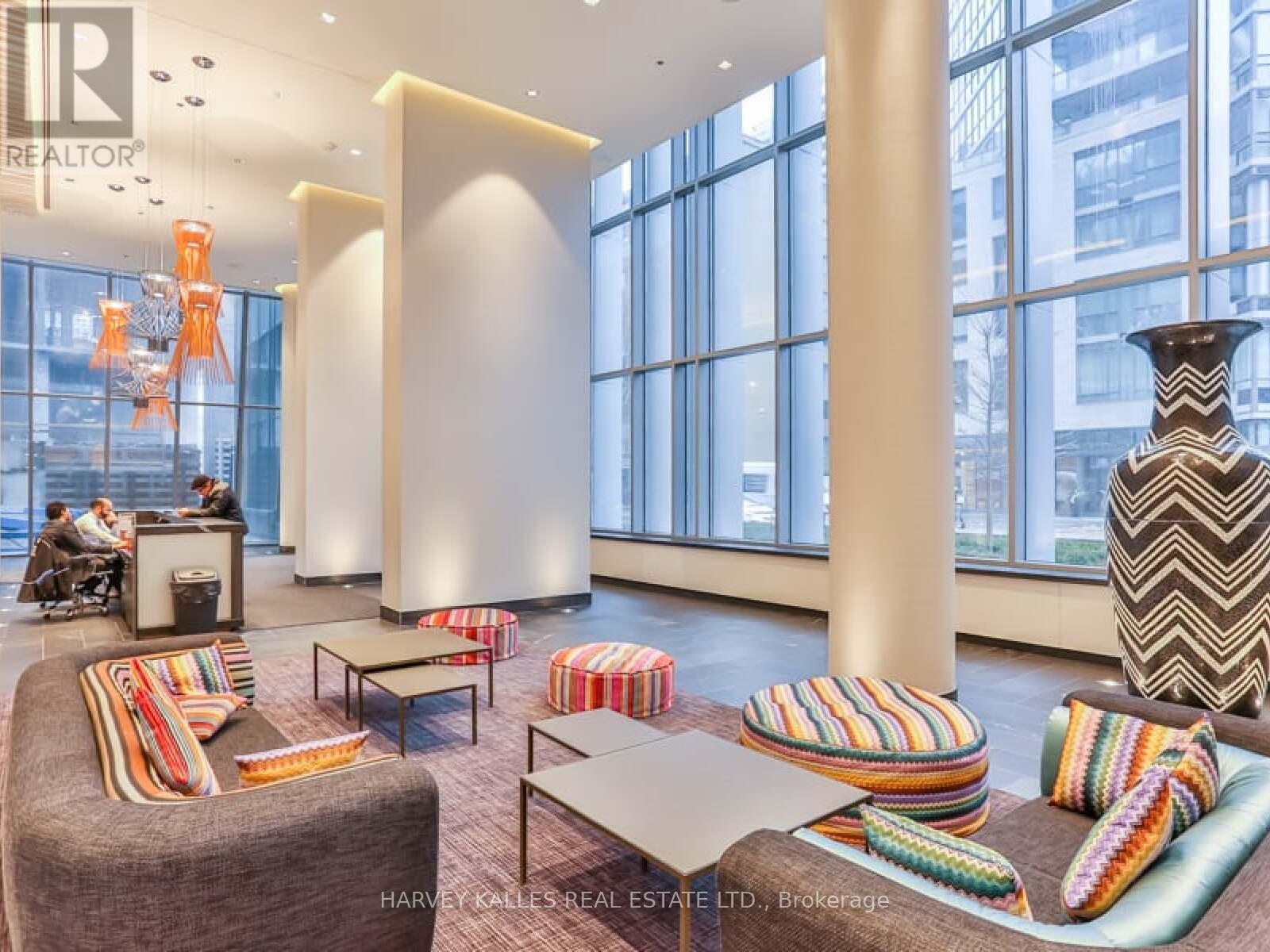 PH 5605 - 42 CHARLES STREET E