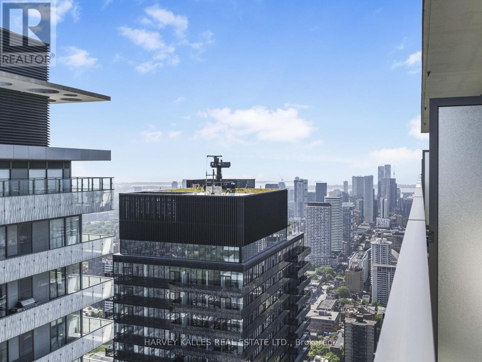 PH 5605 - 42 CHARLES STREET E