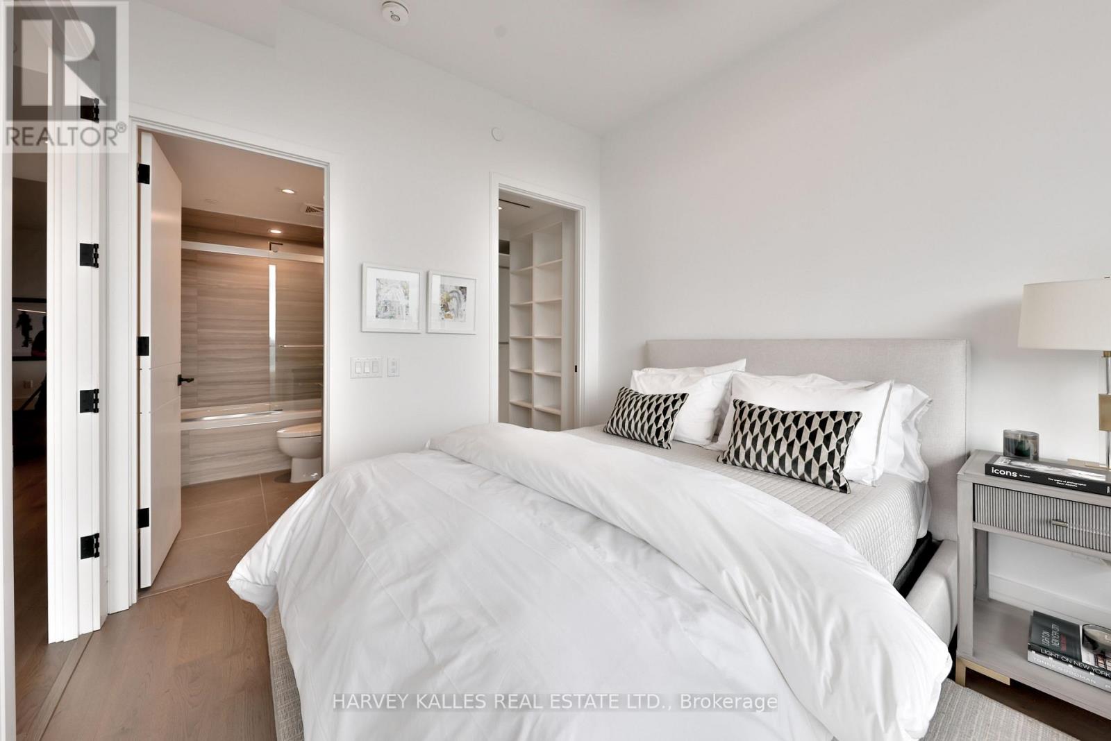 1404 - 215 LONSDALE ROAD