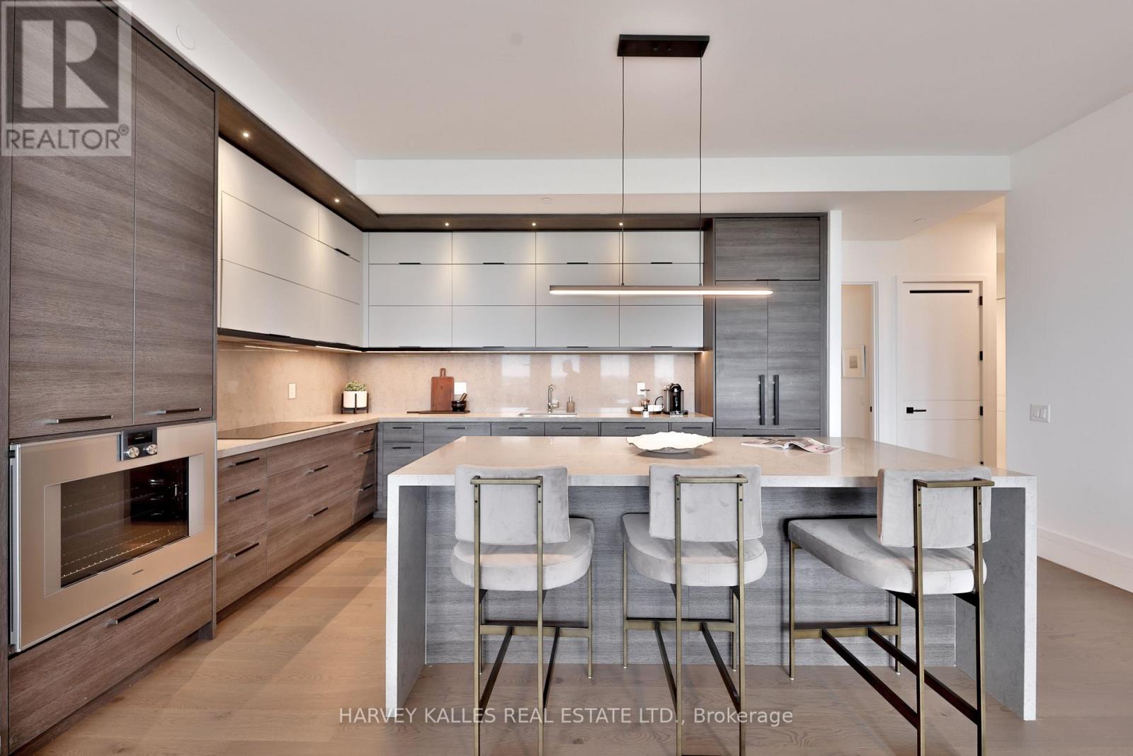 1404 - 215 LONSDALE ROAD